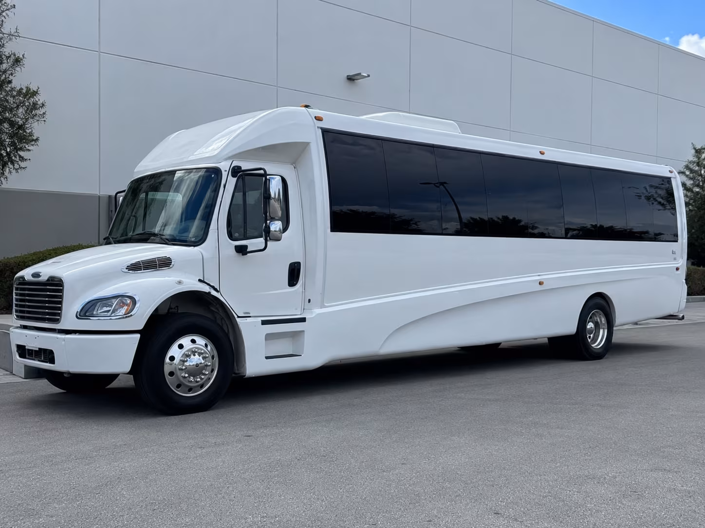 Escondido Winery Tour & Pub Crawl Transportation party bus exterior